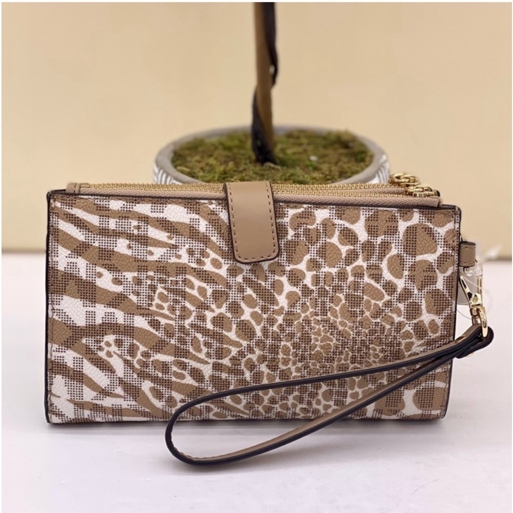 Michael Kors EW Zip Chain Crossbody And Wallet Set - Picture 6 of 15